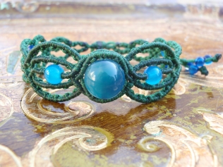 Macramé Bracelet with blue beads